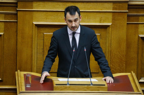 Πολιτική αντιπαράθεση για το «μαξιλάρι» 