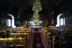 Επεισόδια με πιστούς έξω από εκκλησία στον Κορυδαλλό