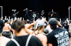 Το συμφωνικό heavy metal συγκρότημα Fallen Arise 