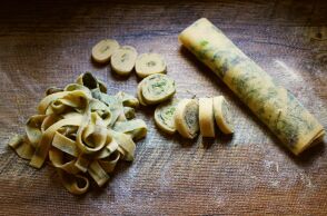 Χειροποίητες χυλοπίτες με λουλούδια