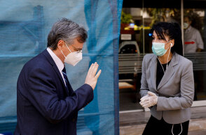 Ο Σωτήρης Τσιόδρας στην κλίνικη «Ταξιάρχαι» στο Περιστέρι 