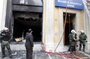Το υποκατάστημα της MARFIN EGNATIA BANK στην Σταδίου 23 οπου δύο γυναίκες και ένας άνδρας βρήκαν τον θάνατο μετά από πυρκαγιά που εκδηλώθηκε από ρίψη μολότοφ