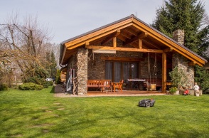 Σπίτι με κήπο-Φωτογραφία Αρχείου