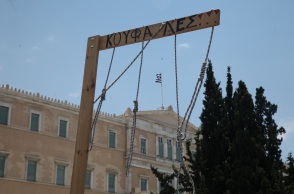 Κρεμάλα σε συγκέντρωση των Αγανακτισμένων στο Σύνταγμα 