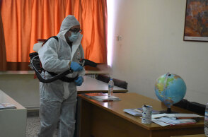 Απολύμανση σχολικής τάξης