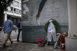 Για τις 12 το μεσημέρι είναι προγραμματισμένη η τελετή μνήμης προς τιμήν των θυμάτων του εμπρησμού της Marfin