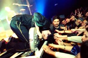 Στιγμιότυπο από συναυλία την συναυλία των Muse στην Αθήνα το 2002