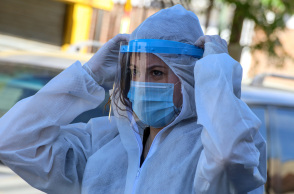 Κορωνοϊός: Ρεκόρ κρουσμάτων με 106.000 παγκοσμίως 