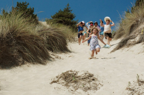 Η Costa Navarino είναι έτοιμη να υποδεχθεί τους επισκέπτες της στα ξενοδοχεία The Westin Resort Costa Navarino και The Romanos, a Luxury Collection Resort.