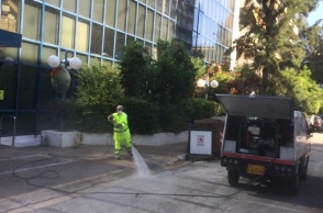 Οι Κυριακάτικες μεγάλες δράσεις καθαριότητας του Δήμου Αθηναίων συνεχίστηκαν και σήμερα, με τα συνεργεία να κάνουν στάση στη συνοικία Προμπονάς 