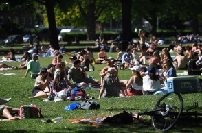 Βγαίνουν από το σπίτι τους, για πρώτη φορά έπειτα από 10 εβδομάδες, 2 εκατομμύρια εξαιρετικά ευάλωτοι Βρετανοί