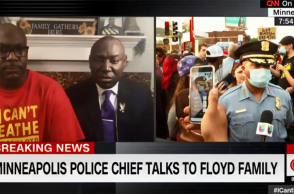 Επικοινωνία της οικογένειας Φλόιντ με την αστυνομία της Μινεάπολης