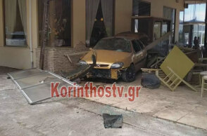Κορινθία: Στην είσοδο της ταβέρνας σταμάτησε η ξέφρενη πορεία αυτοκινήτου