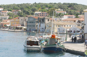 Οι Παξοί γεμίζουν κάθε χρόνο από Ιταλούς τουρίστες 