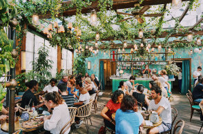 Μπαρ, εστιατόρια 