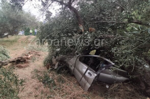 Κρήτη: Αυτοκίνητο «καρφώθηκε» στις ελιές - Στο νοσοκομείο ο οδηγός με πολλαπλά τραύματα