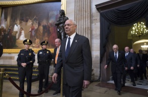 Υπέρ του υποψήφιου των Δημοκρατικών τάχθηκε με δηλώσεις του ο Ρεπουμπλικανός πρώην υπουργός Εξωτερικών των ΗΠΑ, Κόλιν Πάουελ