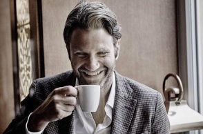 Ο συγγραφέας των best seller, στα ελληνικά από τις εκδόσεις Μίνωας