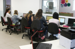 O Κλήμης Πυρουνάκης δημιούργησε το Σχολείο Δεύτερης Ευκαιρίας στις φυλακές γυναικών στον Ελαιώνα Θηβών