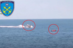 Στελέχη της Τουρκικής Ακτοφυλακής συνοδεύουν βάρκα με μετανάστες ανοικτά της Λέσβου