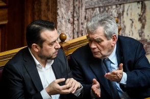 Νίκος Παππάς - Δημήτρης Παπαγγελόπουλος στη Βουλή