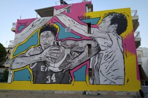 Τοιχογραφία για τον Γιάννη Αντετοκούνμπο από τον street artist Same83 στην Αγία Βαρβάρα