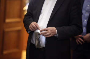 Βουλή-Παράδοση κινητών τηλεφώνων πριν το υπουργικό συμβούλιο