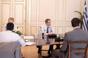 Σύσκεψη υπό τον Μητσοτάκη για το άνοιγμα στον τουρισμό