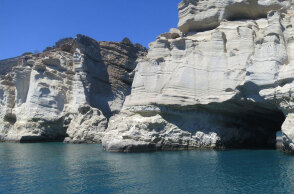 Το Κλέφτικο της Μήλου, η δεύτερη ωραιότερη παραλία στην Ευρώπη