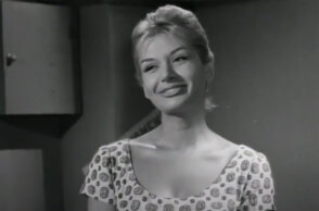 Με επιτυχία είχε εργαστεί ως σχεδιάστρια μόδας η πολυτάλαντη ηθοποιός Ρίκα Διαλυνά/ Στιγμιότυπο από την ταινία «Λαός και Κολωνάκι»