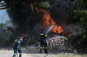 Φωτιά σε οικόπεδο στον Άγιο Στέφανο