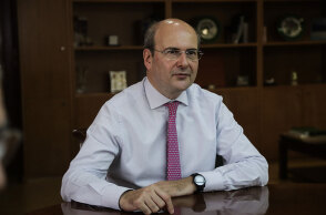 Ο Κωστής Χατζηδάκης κάνει τον απολογισμό για τον έναν χρόνο στο Υπουργείο Περιβάλλοντος