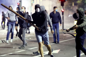 Κορωνοϊός. Διαδηλώσεις στο Βελιγράδι εναντίον των περιοριστικών μέτρων