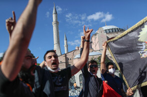 Η Αγία Σοφία μετατρέπεται σε τζαμί - Πανηγυρισμοί στην Κωνσταντινούπολη