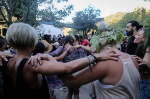 Αν δεν μπορούν να ελεγχθούν θα απαγορευτούν τα πανηγύρια, επισημαίνει ο υφυπουργός Ανάπτυξης, Νίκος Παπαθανάσης