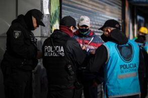 Έλεγχος της αστυνομίας στην Αργεντινή στο πλαίσιο των μέτρων περιορισμού εξαιτίας του κορωνοϊού