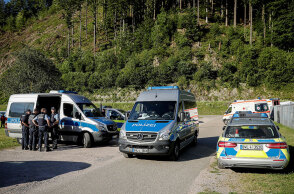 Επικίνδυνος ένοπλος κρύβεται σε δάσος στη Γερμανία - Τον κυνηγούν εκατοντάδες αστυνομικοί με θερμικές κάμερες και σκυλιά