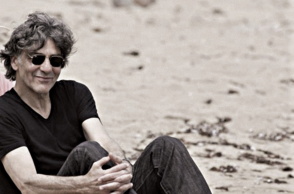 Ο δημοσιογράφος και συγγραφέας Μηνάς Βιντιάδης μιλάει για τη δική του Αμοργό.