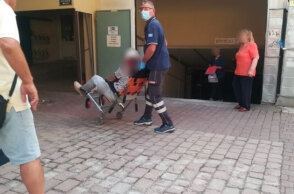 Τρεις σοβαρά τραυματίες από την επίθεση με τσεκούρι στη ΔΟΥ Κοζάνης