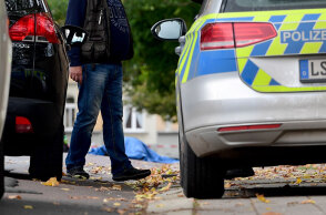 Αστυνομικοί πέρασαν χειροπέδες στον «Ράμπο του Μέλανα Δρυμού»