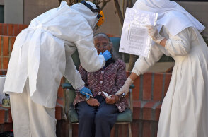 Νέο ρεκόρ ημερήσιων κρουσμάτων κορωνοϊού στον πλανήτη: 237.734 νέοι φορείς