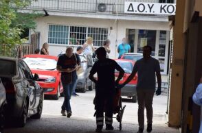 Επίθεση με τσεκούρι στη ΔΟΥ Κοζάνης 