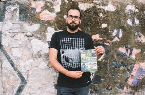 Ο Θάνος Σαρρής, συγγραφέας του βιβλίου «30 Θεοί του ελληνικού ποδοσφαίρου» 