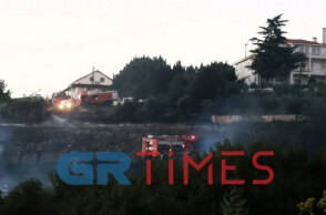 Φωτιά στο Ωραιόκαστρο: Λαχτάρησαν οι κάτοικοι, βλέποντας τις φλόγες κοντά στα σπίτια