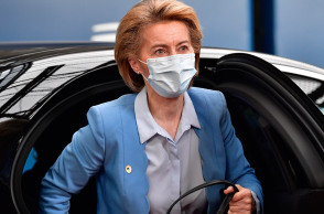 Η πρόεδρος της Κομισιόν, Ούρσουλα Φον Ντερ Λάιεν στη Σύνοδο Κορυφής για το Ταμείο Ανάκαμψης