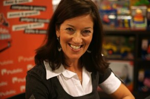 Βικτόρια Χίσλοπ: Πολιτογραφήθηκε Ελληνίδα η διάσημη συγγραφέας