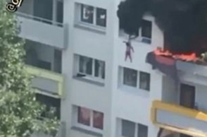 Δραματική διάσωση παιδιών που βρέθηκαν στο κενό από τον 3ο όροφο