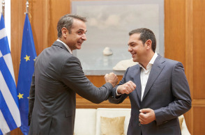 Κυριάκος Μητσοτάκης και Αλέξης Τσίπρας, στο πλαίσιο της ενημέρωσης των πολιτικών αρχηγών από τον πρωθυπουργό