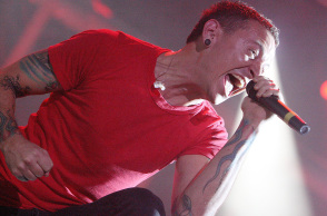 Ο τραγουδιστής των Linkin Park Chester Beninngton 