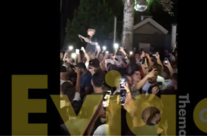 Νέες εικόνες συνωστισμού σε μαγαζί στον Ωρωπό που τραγούδησε ο ράπερ Snik